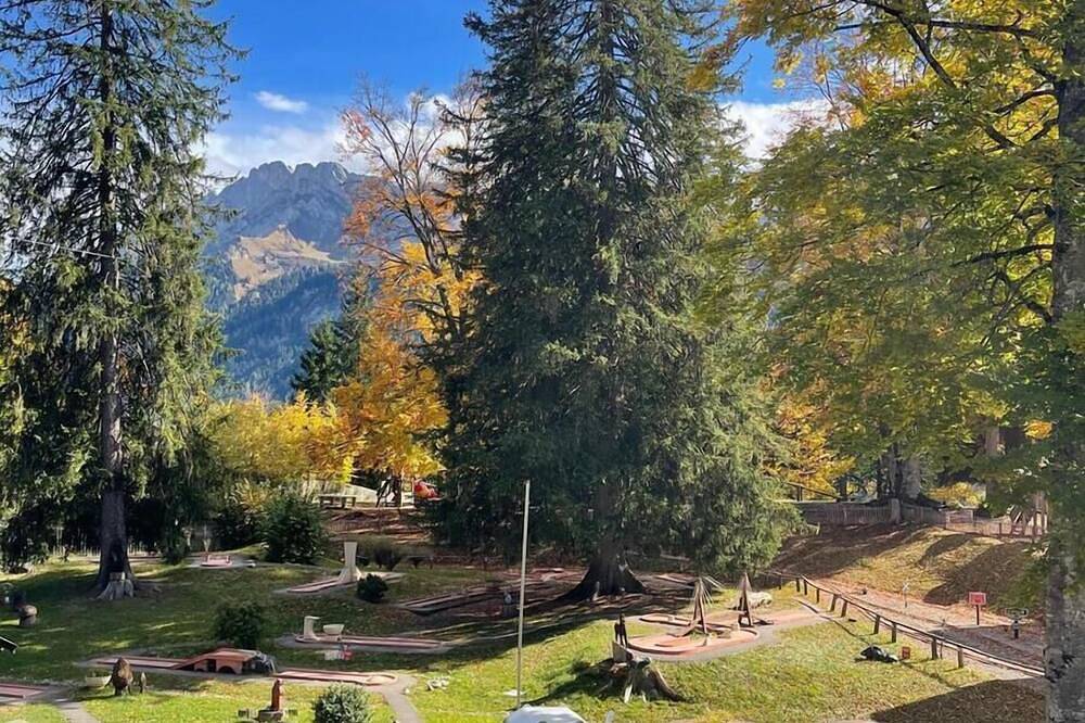 L'appartement se situe en dessus du village de Gryon, aux Verneys Soleil, à 2 km du téléski des Frac in Gryon, Alpes Vaudoises