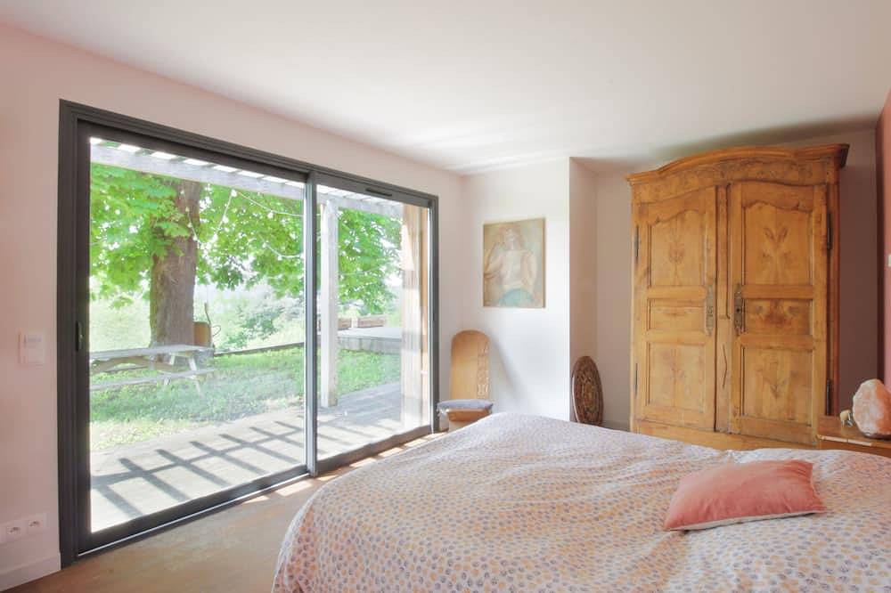 Family villa with swimming pool in Aiguebelette-Le-Lac in Aiguebelette-le-Lac, Chambéry region
