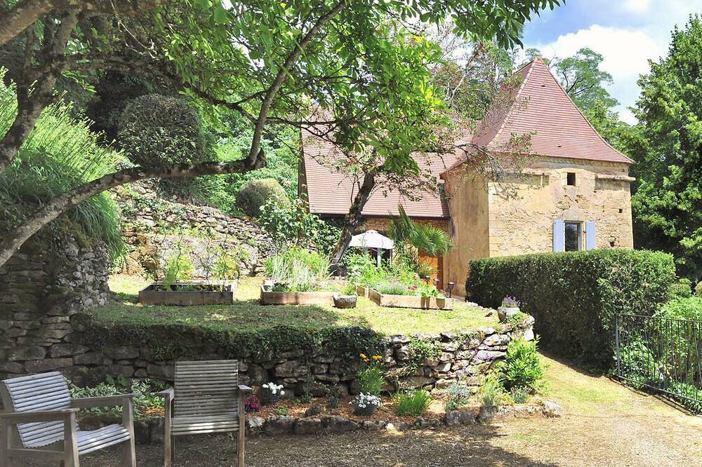 Gîte de caractère à Sarlat:  propriété du Xviiième, à 1,7km de la cité médiévale in Sarlat-la-Canéda, Périgord Noir