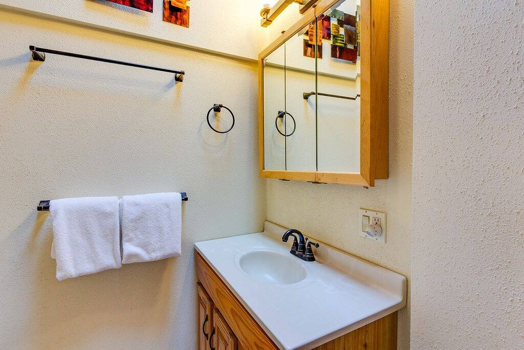 Gemütliche 2-Zimmer-Hütte, kurzer Fußweg zum Sunriver Village & Starbucks in Sunriver, Deschutes County