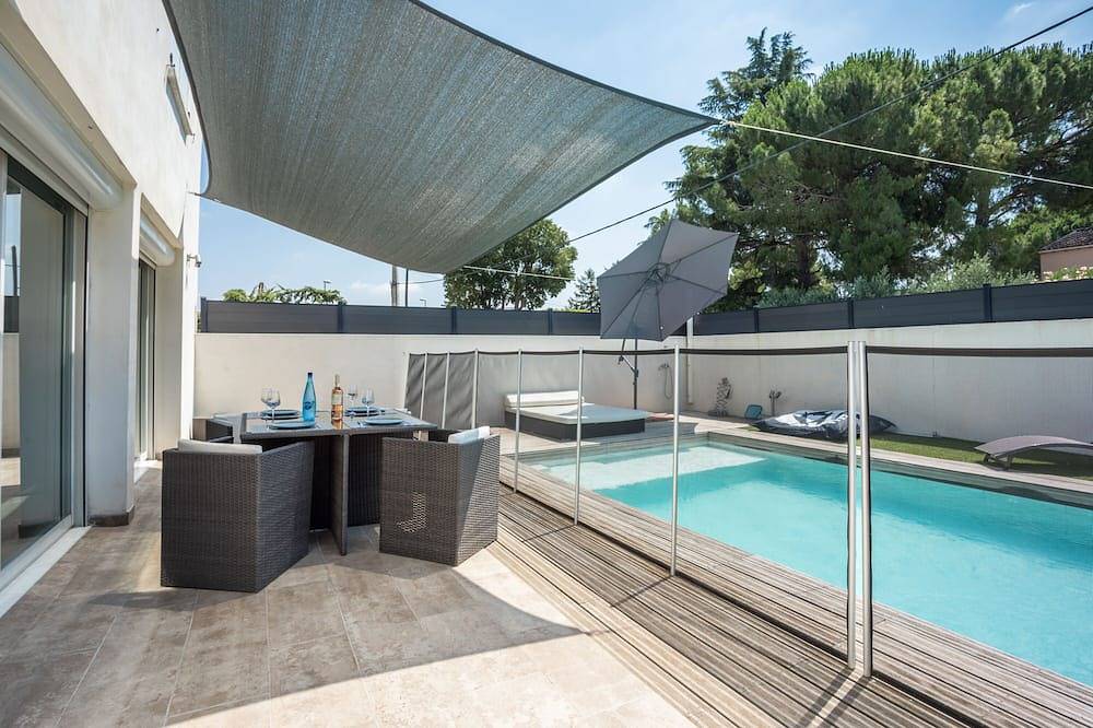 Rez de chaussée villa mitoyenne jardin piscine privatifs-proche mer et golf in Lunel-Viel, Côte d'Améthyste