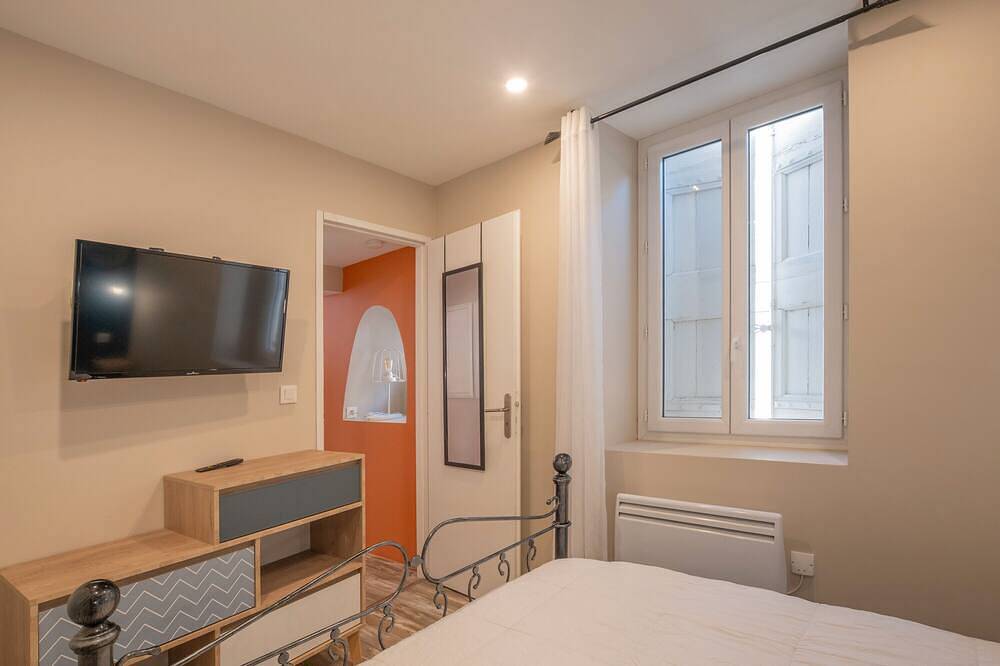 Entire apartment, Apartment '106 - Cosy T2' with Wi-Fi and Air Conditioning in Bourg-Saint-Andéol, Privas