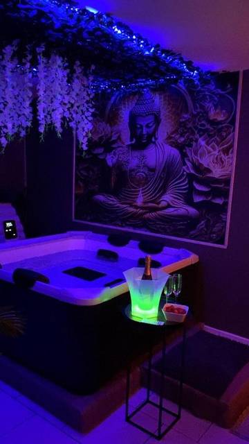 Gîte pour 2 personnes, avec jacuzzi et terrasse à Vieux-Condé