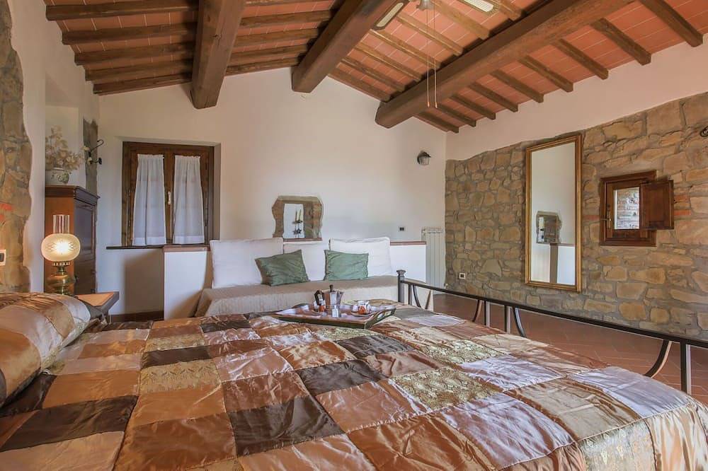 Gemütliche Wohnung in einem Ferienhaus für 3 Leute mit  W-Lan, Pool, Tv und Innenhof in Castelfranco di sopra, Castelfranco Piandiscò (gemeinde)