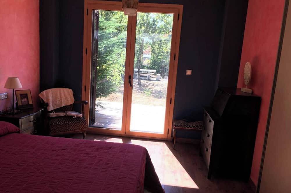 House A Portela in O Pereiro de Aguiar, Ourense Region