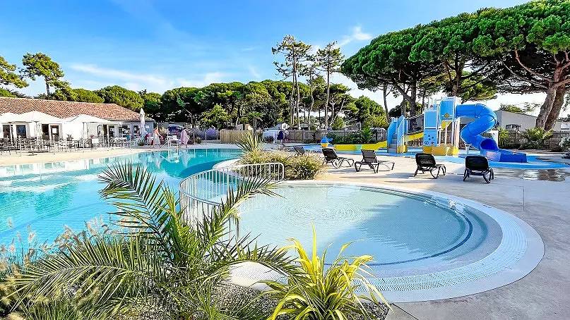 Camping für 6 Personen, mit Terrasse und Pool auf der Ile de Re