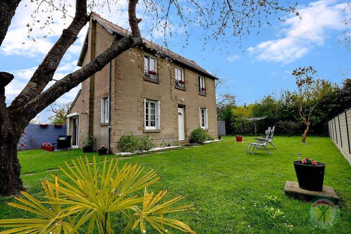 Gîte pour 6 personnes, avec jardin à Dinard - 2