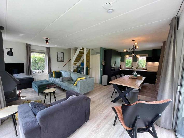 Komfortabler Ferienbungalow für 6 Personen in einem wunderschönen Familienpark mit Badeteich. in Sint Nicolaasga, Friesland