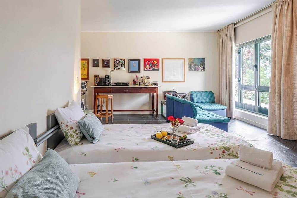 Riverside Retreat w/ Infinity Pool in Resende, Douro-Tal