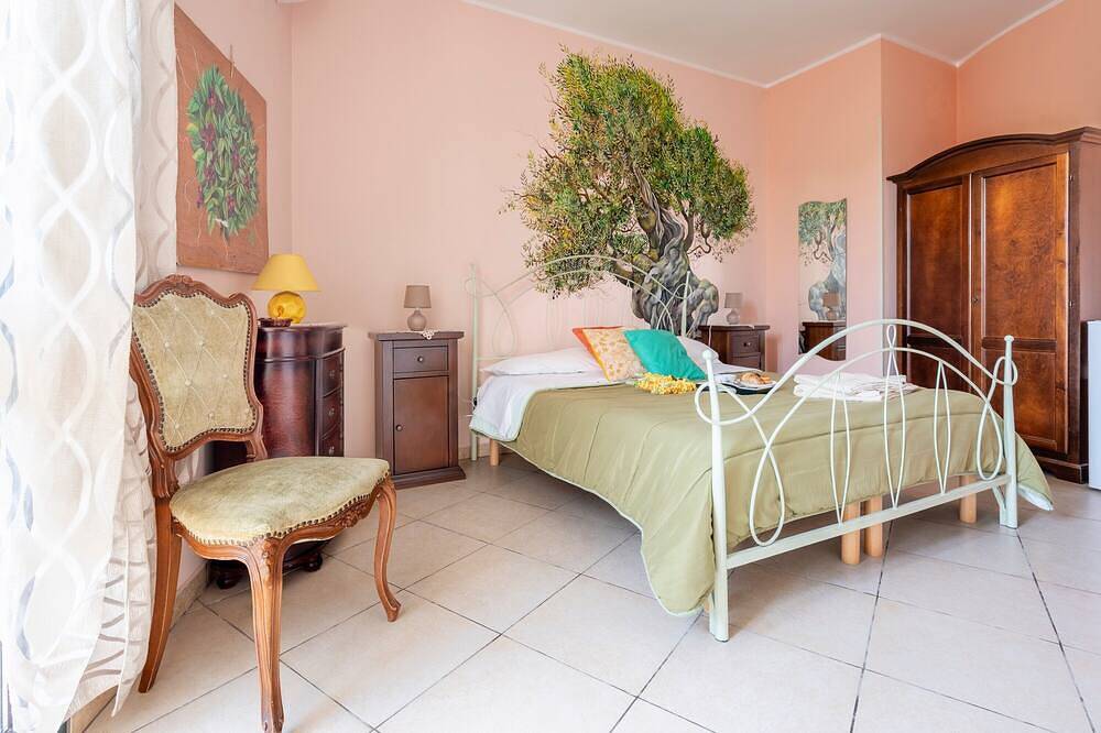 Bed and Breakfast 'Paradise - Ulivo' with Private Garden, Wi-Fi and Air Conditioning in Melendugno, Lecce Province