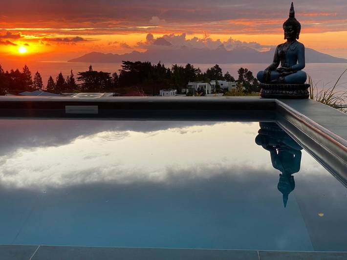 Appartement de vacances pour 2 personnes, avec piscine et terrasse ainsi que jardin et vue