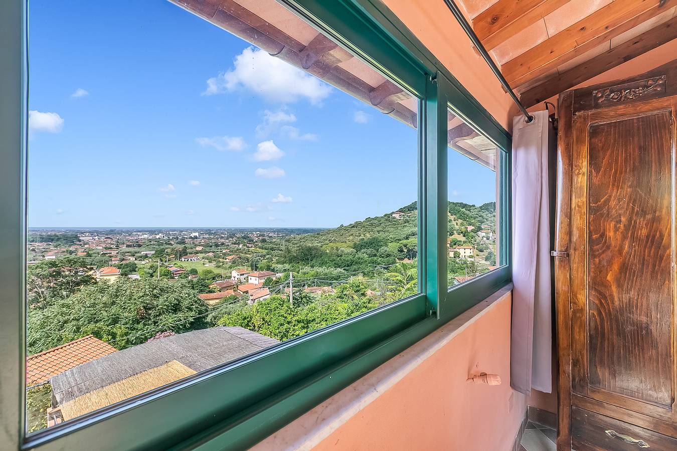 Ganze Wohnung, Appartamento Bellavista with Panoramic View over Versilia in Seravezza, Italienische Riviera