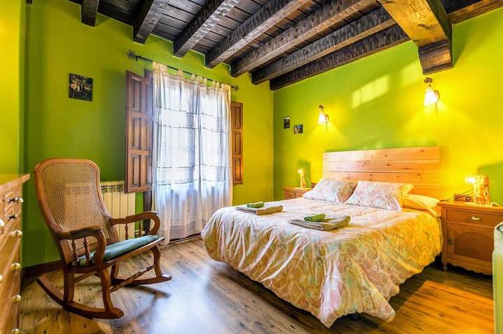 Gîte pour 14 personnes, avec jacuzzi et balcon à Casarejos