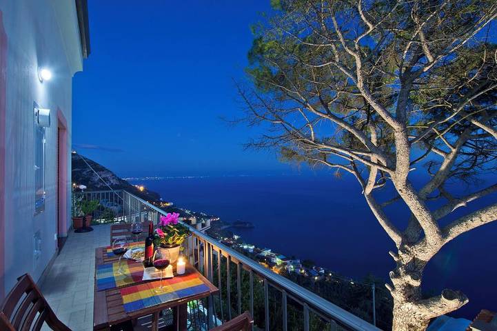 Ganze Wohnung, Zaffiro apartment with panoramic sea view between Amalfi and Positano in San Michele (Salerno), Furore
