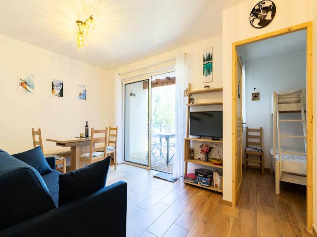 Appartement entier, Appartement près du lac Génos avec vue depuis la terrasse in Génos, Pyrénées