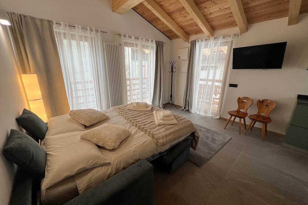 Hel lejlighed, Maison Ginclò in Champoluc, Wallisian Alps