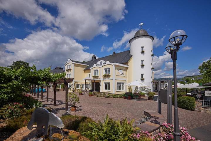 Hotel für 3 Personen, mit Balkon und Terrasse sowie Garten und Pool in Mülheim