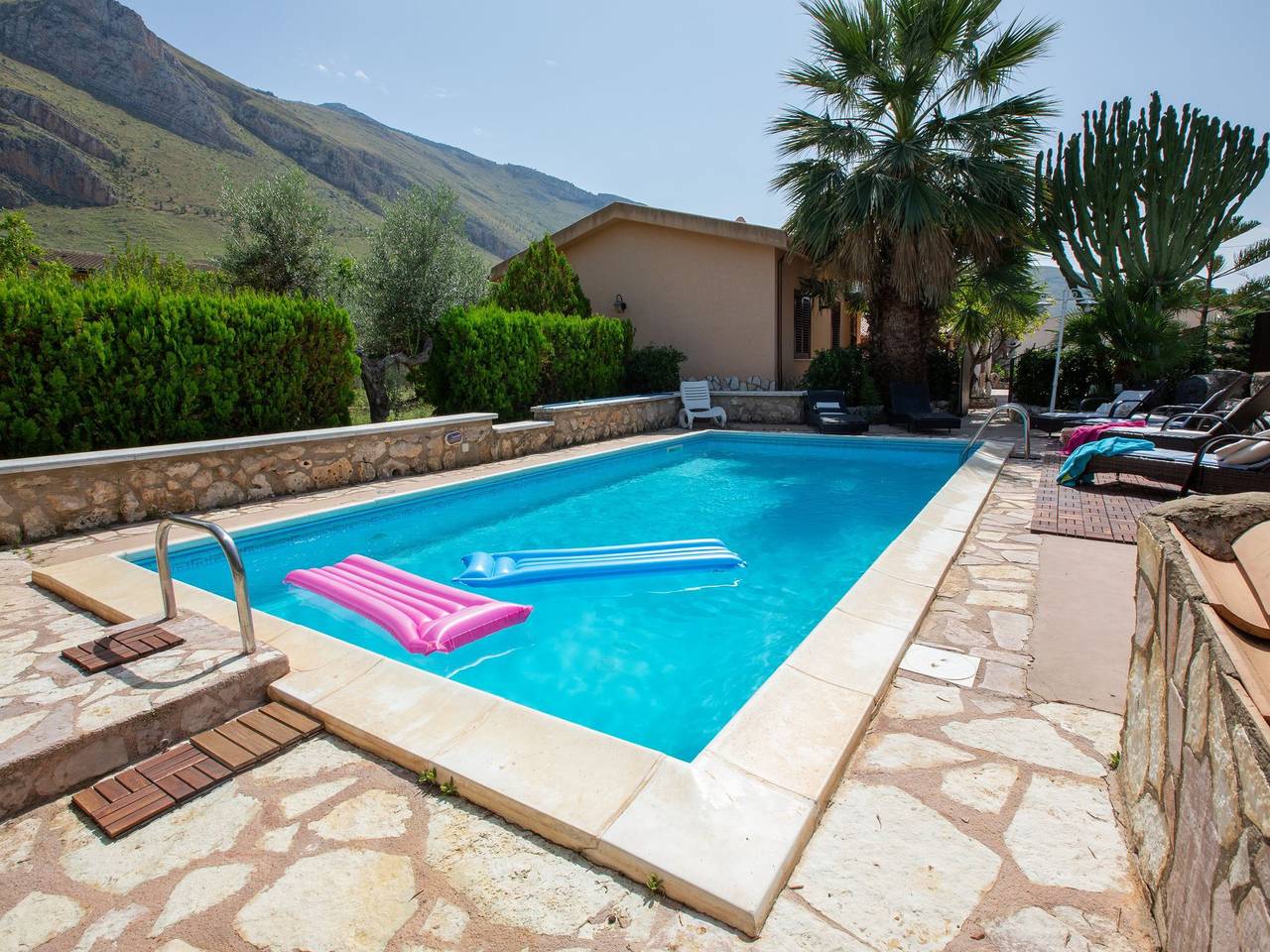 Villa Con Piscina per 7 Persone in Castellammare del Golfo, Provincia di Trapani