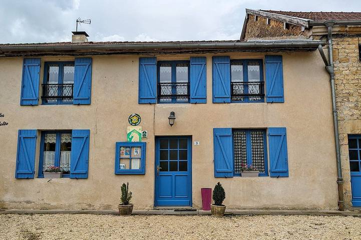 Gîte pour 5 personnes, avec jardin dans Halles-sous-les-Côtes