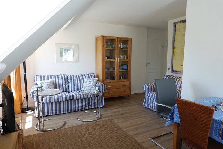 Ganze Wohnung, Lichtdurchflutete Wohnung in der 1. Etage eines charmanten Zwei-Familienhauses! in Wyk auf Föhr (Stadt), Wyk auf Föhr