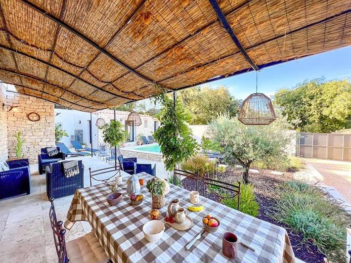 Location de vacances pour 8 personnes, avec piscine ainsi que vue et jardin à Flaux - 3