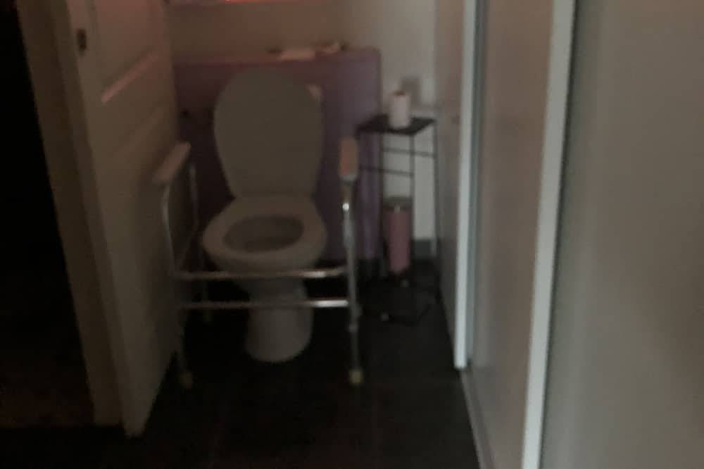 Appartement entier, Maison avec piscine.  Privee  Pour 4 personnes in Sains, Région de Saint-Malo
