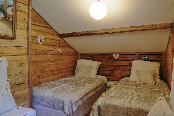Chalet Le Bois Du Roc con gran jacuzzi in Thônes, Región de Annecy