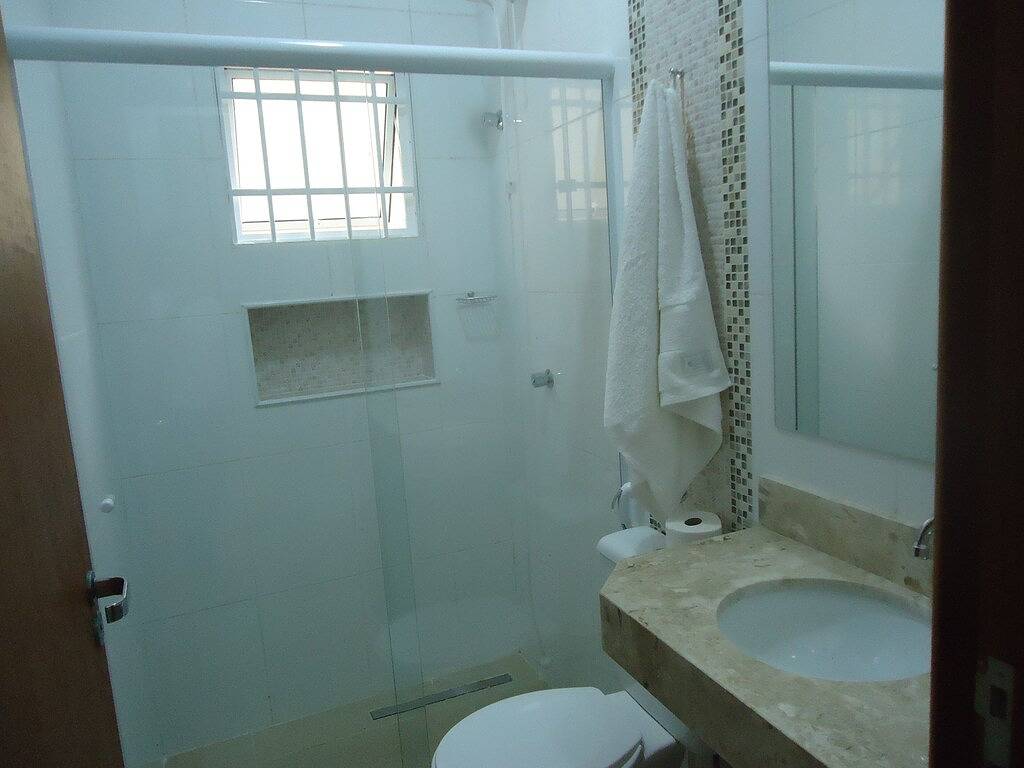 Ganze Wohnung, Komfortable Zimmer nur 50 Meter vom Strand entfernt. in Ubatuba, Região Metropolitana do Vale do Paraíba e Litoral Norte