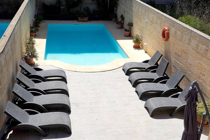 Location de vacances pour 8 personnes, avec vue ainsi que jardin et piscine dans Sannat - 3