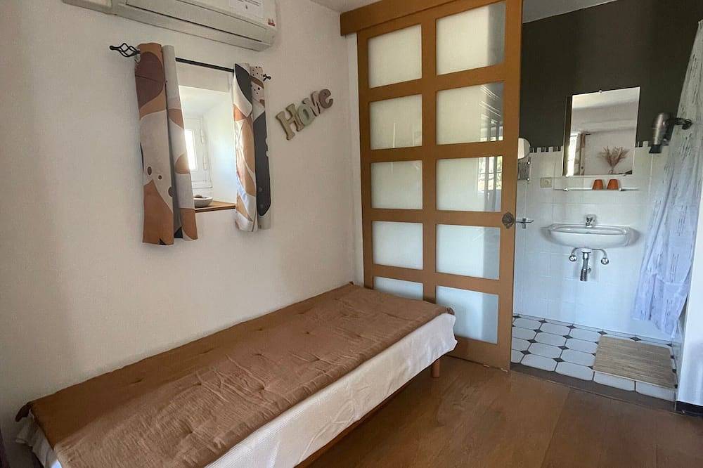 Guest Room 'Le Dolmen' with Shared Pool, Wi-Fi, and Air Conditioning in Saint-Alban-Auriolles, Ardèche