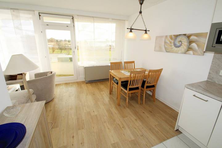 Ferienwohnung für 4 Personen, mit Balkon und Seeblick am Steinwarder