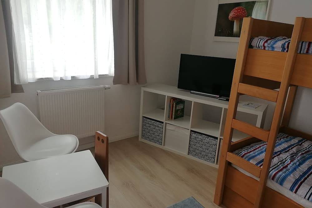 Erdgeschoss Fewo am Wasser mit Terrasse, Carport- Stellplatz und Wlan in Greifswald, Vorpommern
