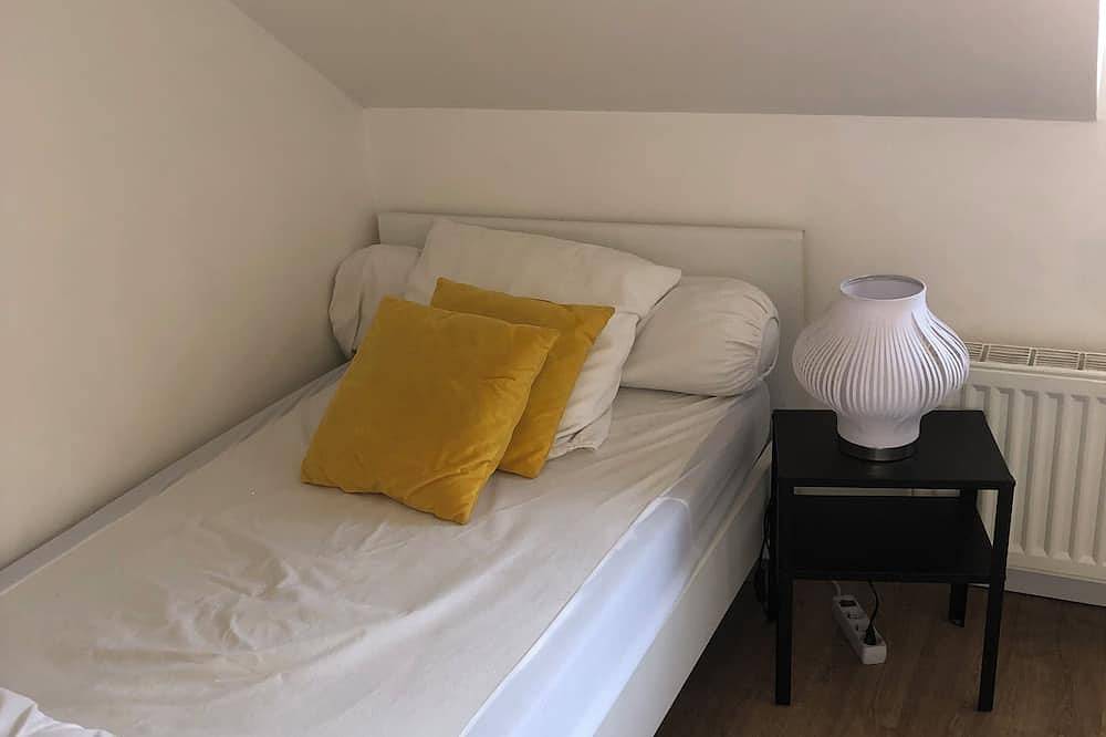 8-person house with enclosed garden, 10/15-minute walk from town center in Dieppe, Dieppe region