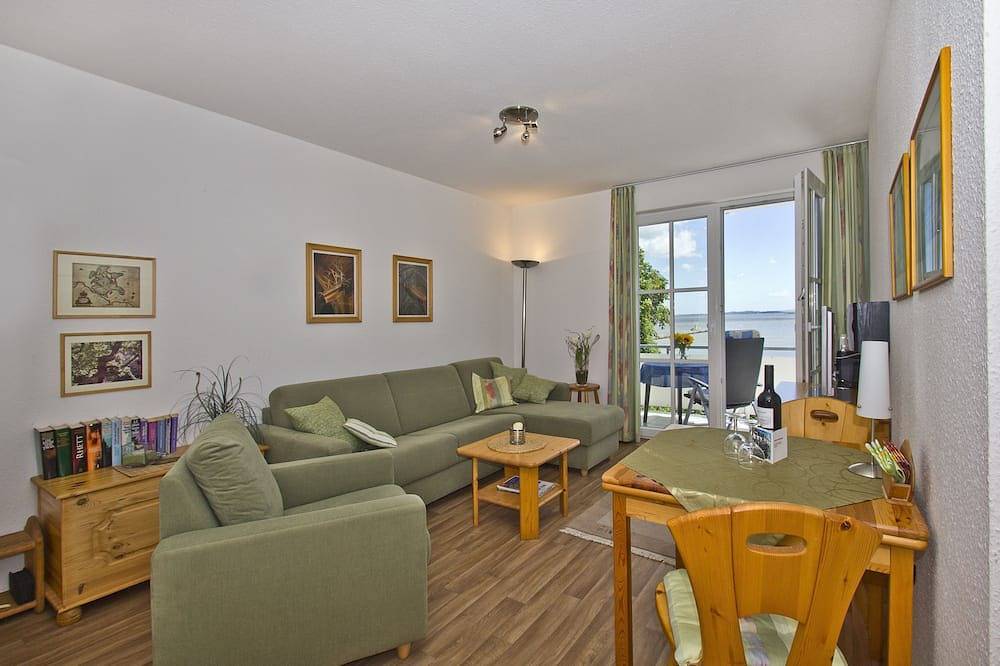 Ganze Wohnung, 2-Raum-Ferienwohnung mit Meerblick vom Balkon - Villa Vilmblick Fewo 15 in Lauterbach (Rügen), Putbus