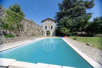 Gîte pour 7 personnes, avec piscine et jardin, animaux acceptés à Ribes