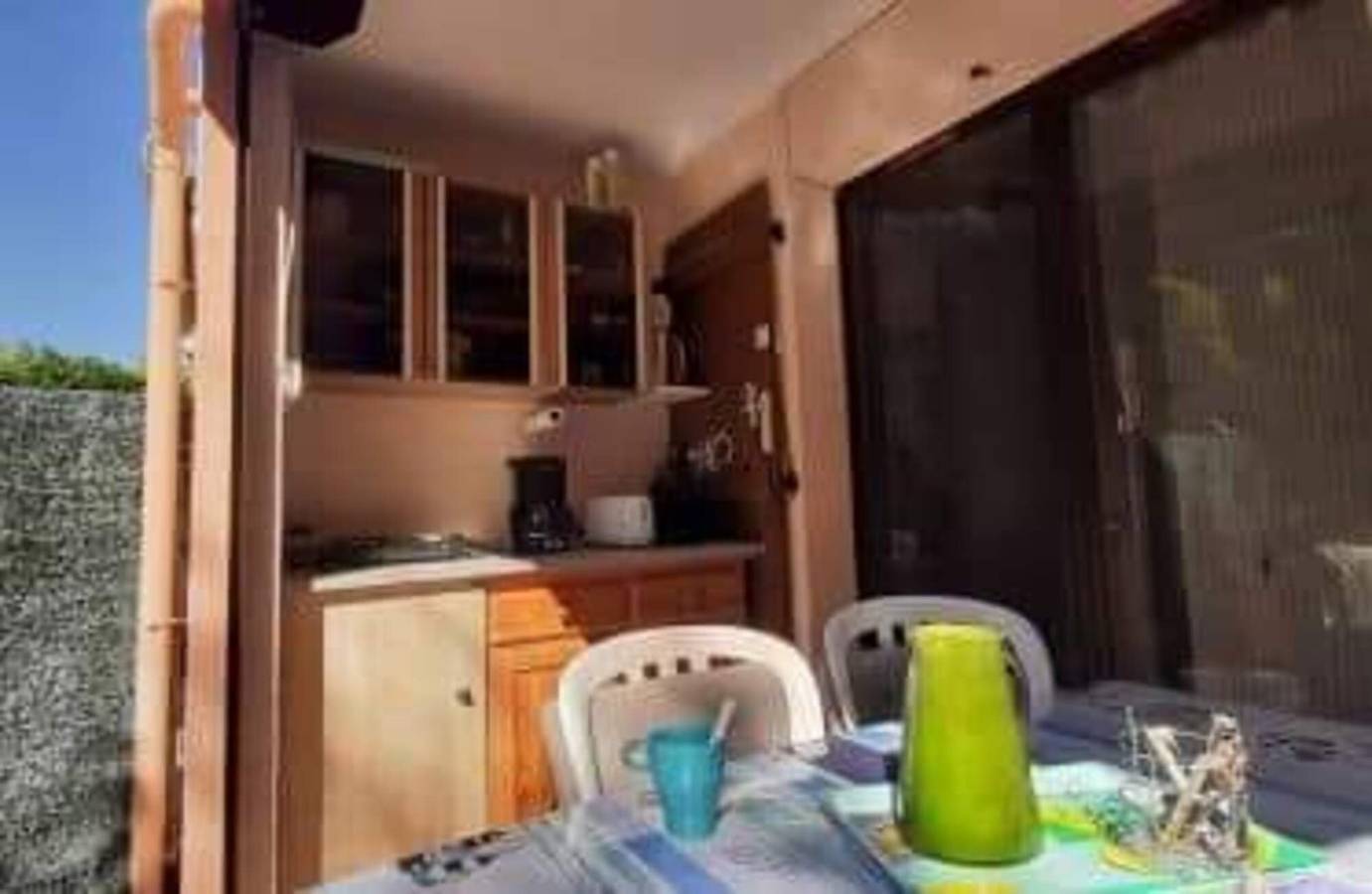 Ganze Wohnung, Ferienwohnung 'Proche Mer' mit Gemeinschaftspool, Wi-Fi und Klimaanlage in La Côte Vermeille, Argelès-sur-Mer
