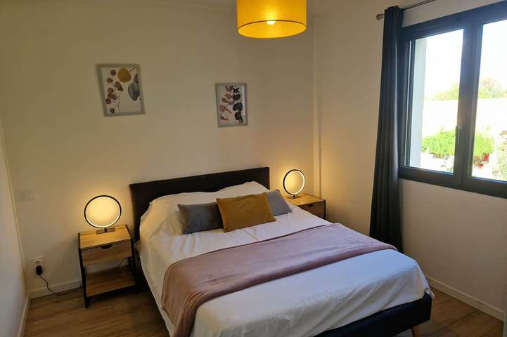 Location de vacances pour 6 personnes, avec terrasse ainsi que jacuzzi et jardin à Montréal (Rhône-Alpes) - 4