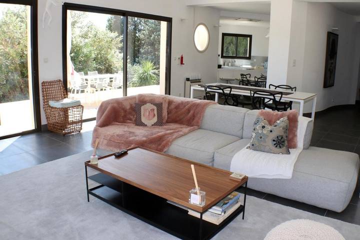 Location de vacances pour 6 personnes, avec Balcon et Terrasse ainsi que Jardin et Piscine à Pujaut - 3