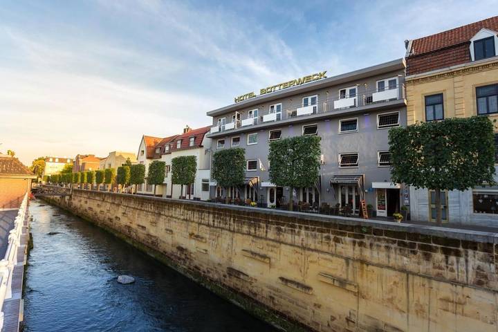 Hôtel pour 4 personnes, avec balcon et vue