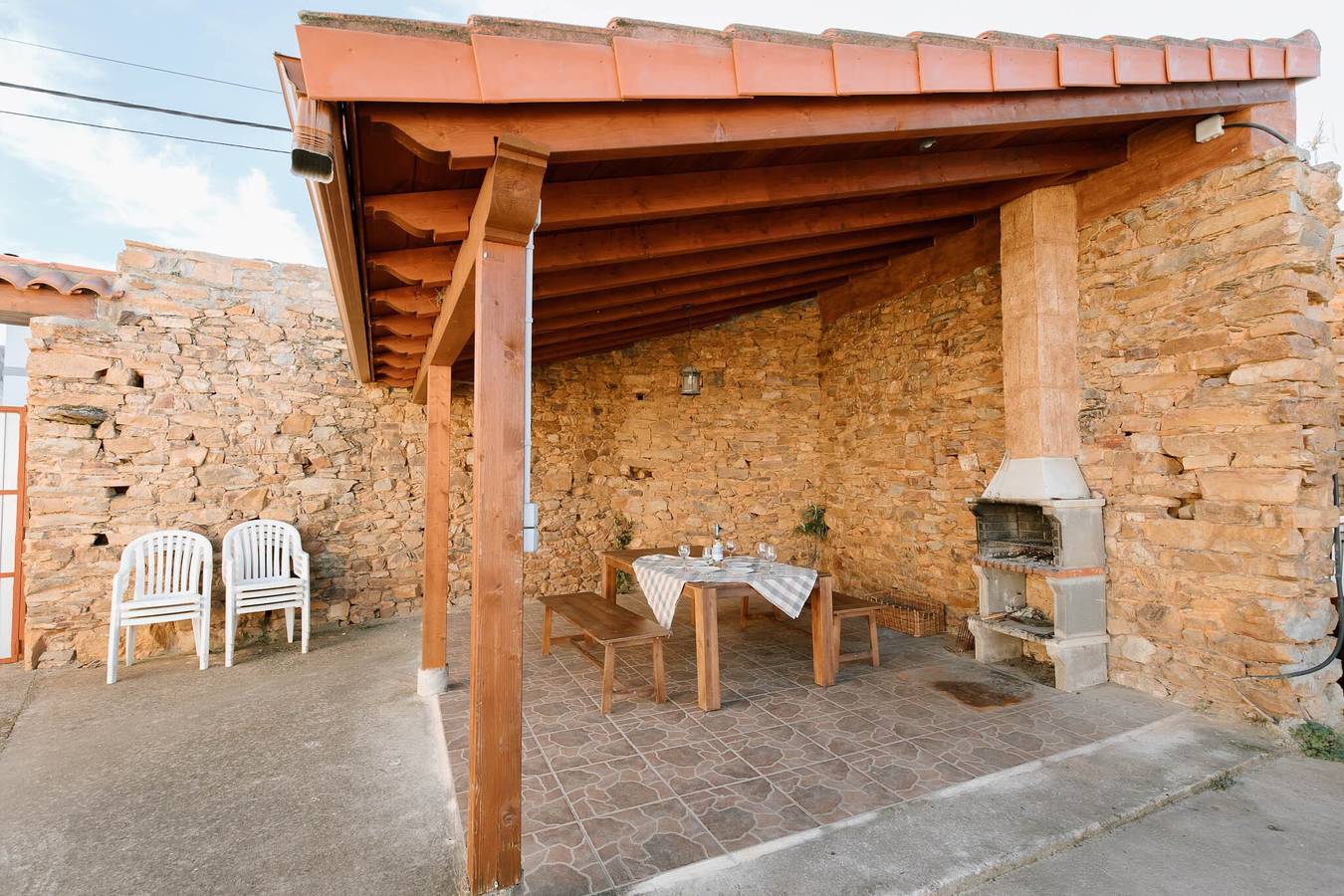 Landhaus 'El Cañico' mit Bergblick, privater Terrasse und Wi-Fi in Otero de Bodas, Zamora Provinz