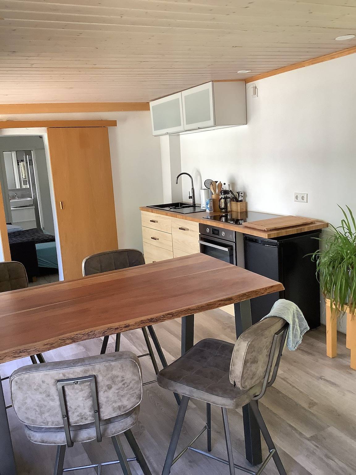 Ganze Ferienwohnung, Pulvermühle - 3 Zimmer Maisonette inkl. Bad am Stettbach im Natura 2000 Gebiet mit 12.500 qm Garten in Seeheim-Jugenheim, Südhessen