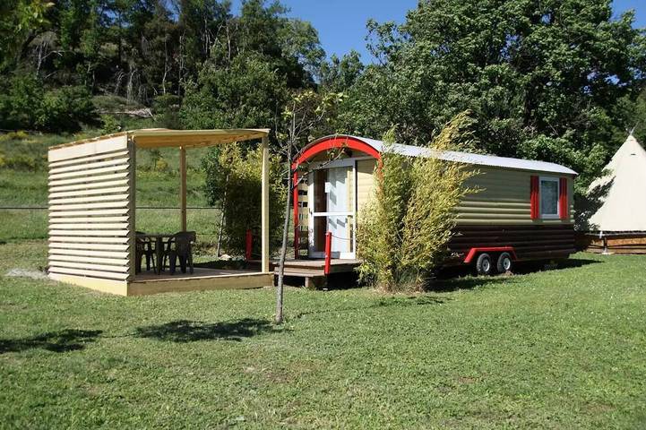Blockhütte für 3 Personen, mit Terrasse und Pool - 1