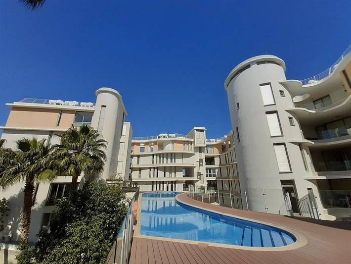 Apartament wakacyjny dla 5 osób, z balkon i basen w Larnaka