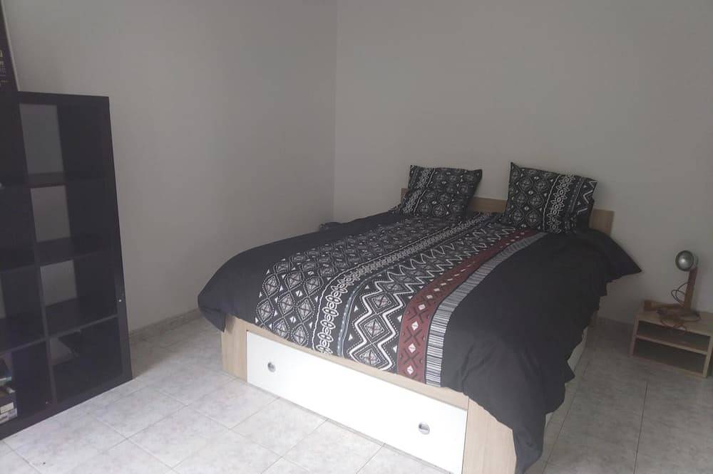 Entire apartment, Apartment near the station opposite a tree-lined square in Enghien-les-Bains, Val-d'Oise