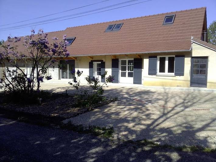 Gîte pour 10 personnes, avec vue et jardin à Frangy-en-Bresse