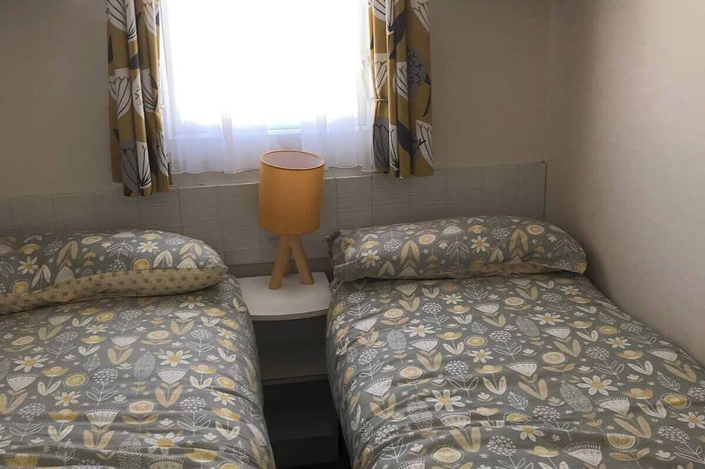 8 Berth Caravan with Veranda - pets allowed in Camber Sands, Camber