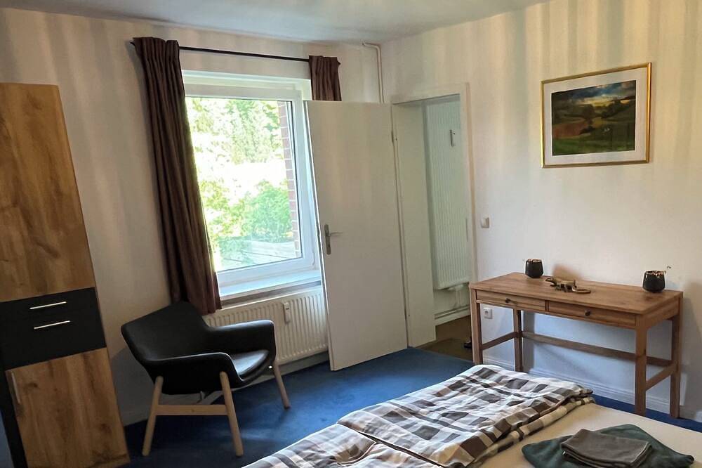 Ganze Wohnung, Ferienwohnung am Düstersee mit Terrasse und Sauna im eigenen Garten in Temmen-Ringenwalde, Barnimerland Region