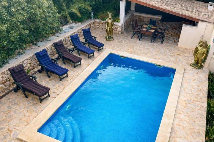 Ferienhaus für 6 Personen, mit Balkon und Terrasse sowie Garten und Pool