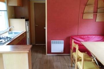 Location de vacances pour 5 personnes, avec terrasse et jacuzzi ainsi que jardin et piscine à Sainte-Gemme-la-Plaine