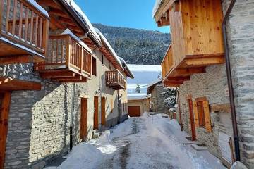Gîte pour 3 personnes, avec jardin à Bramans